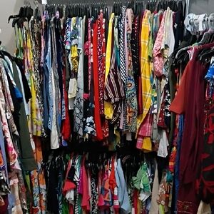 ASSORTED WOMEN'S DRESSES, SKIRTS AND TOPS - MIXED SIZES - NWT, NWOT, PRE-OWNED